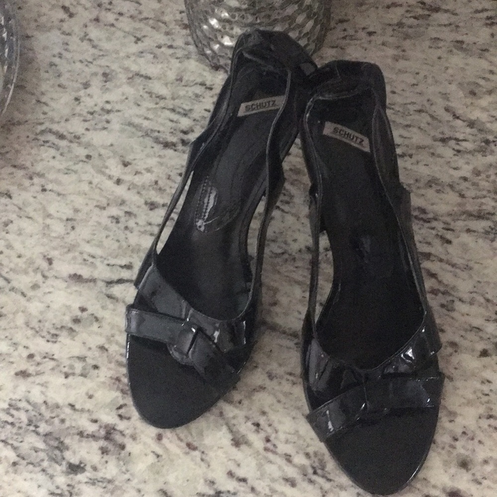 schutz high heels verniz peep toe